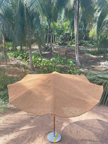 Parasol set with coir sail, wooden frame and concrete base (pre-order)