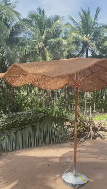 Parasol set with coir sail, wooden frame and concrete base (pre-order)